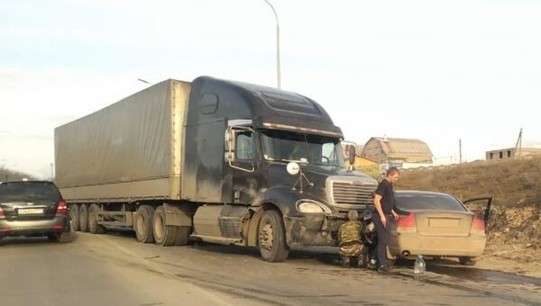 ДТП с участием грузового и легкового автомобилей в Симферополе. 3 февраля 2019