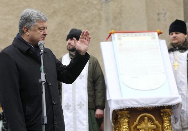 Рабочая поездка президента Украины Петра Порошенко в Черкасскую область Рабочая поездка президента Украины Петра Порошенко в Черкасскую область
