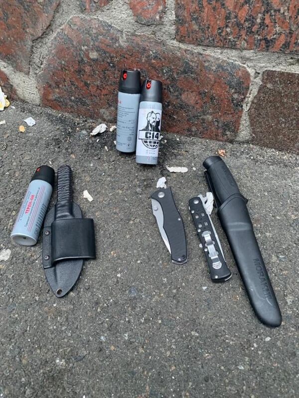 Изъятые газовые баллончики и ножи у активистов за попытку штурма здания управления полиции в Киеве. 9 февраля 2019 Изъятые газовые баллончики и ножи у активистов за попытку штурма здания управления полиции в Киеве. 9 февраля 2019