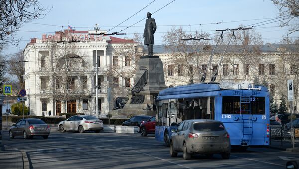 Движение транспорта на улице Севастополя