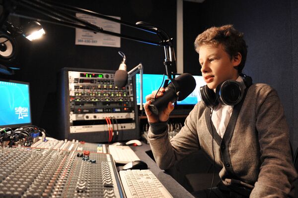 Ученик школы №1020 города Москвы в радиостудии