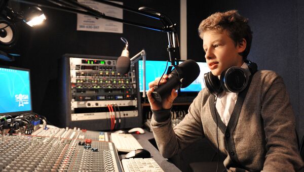 Ученик школы №1020 города Москвы в радиостудии