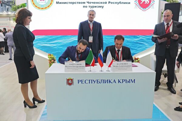 Министр курортов и туризма Крыма Вадим Волченко и министр Чечни по туризму Муслим Байтазиев подписали соглашение о сотрудничестве Министр курортов и туризма Крыма Вадим Волченко и министр Чечни по туризму Муслим Байтазиев подписали соглашение о сотрудничестве