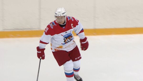 Путин и Лукашенко вместе сыграли в хоккей: кадры тренировки РИА Новости