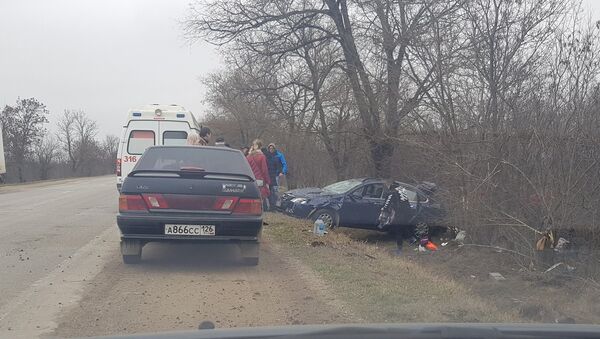 В Крыму авто с ребенком слетело в кювет и перевернулось