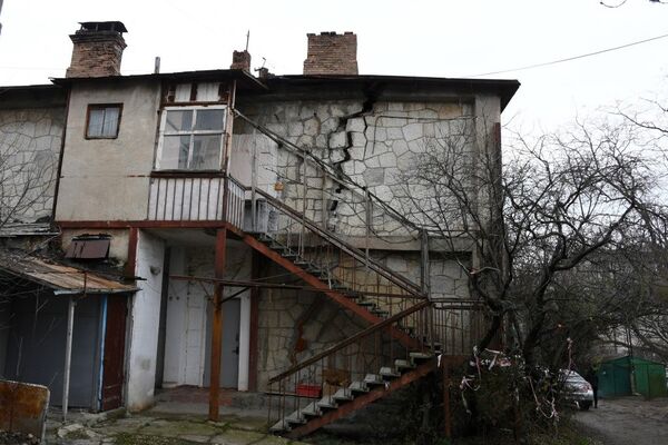 Аварийный дом в Ялте по улице Сеченова, 51 Аварийный дом в Ялте по улице Сеченова, 51