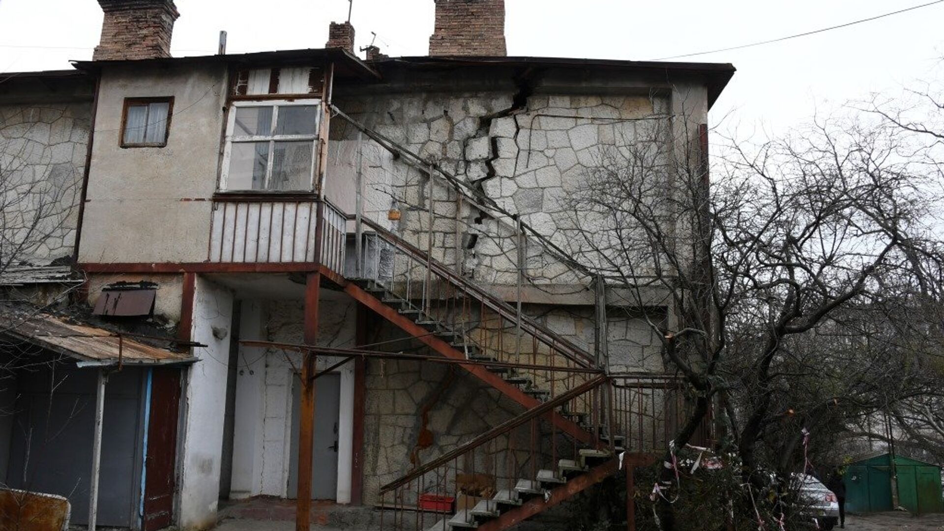 Аварийный дом в Ялте по улице Сеченова, 51 - РИА Новости, 1920, 15.10.2022