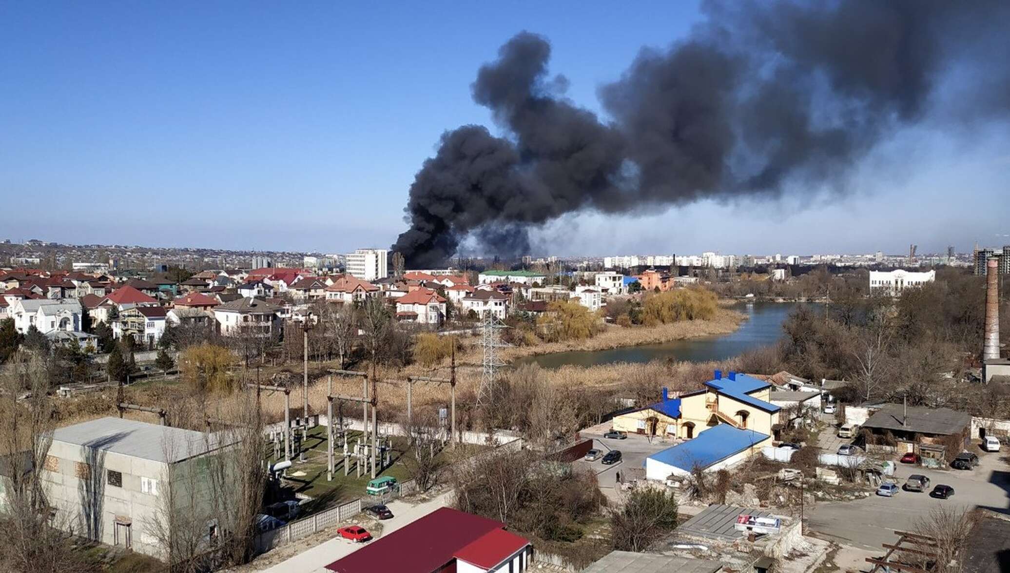 Заводы симферополя. Симферопольский завод пластмасс. Заводы в Симферополе. Симферополь пластмассовый завод. Пожар в Крыму.