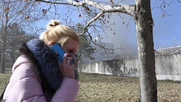 Видео с места пожара на заводе пластмасс в Симферополе