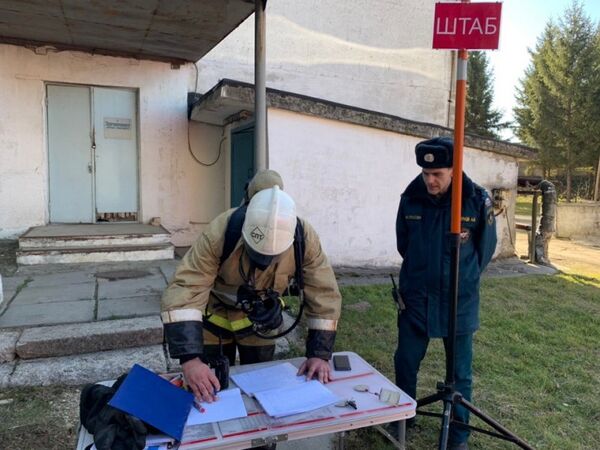 Оперативный штаб на месте пожара на заводе пластмасс в Симферополе Оперативный штаб на месте пожара на заводе пластмасс в Симферополе