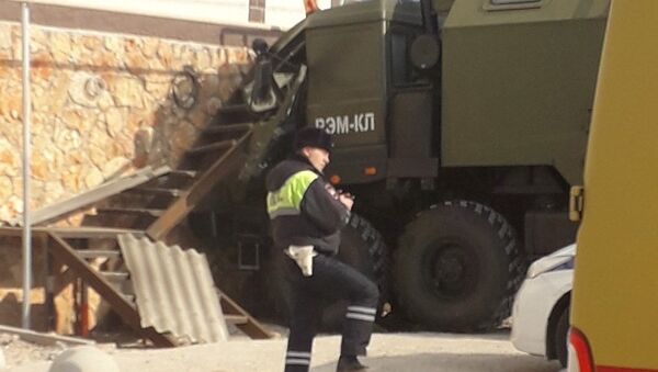 В Севастополе военный грузовик врезался в дом