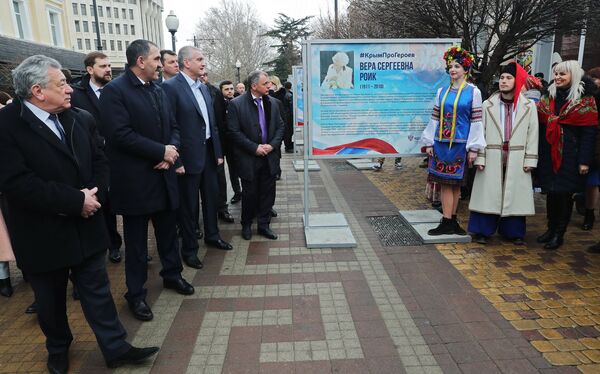 В Симферополе открыли уличную выставку Крым.ПроГероев В Симферополе открыли уличную выставку Крым.ПроГероев