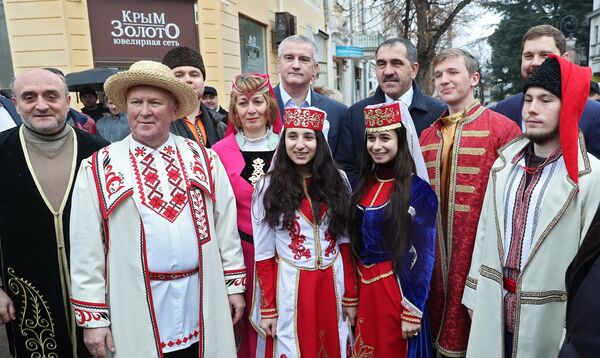 В Симферополе открыли уличную выставку Крым.ПроГероев В Симферополе открыли уличную выставку Крым.ПроГероев