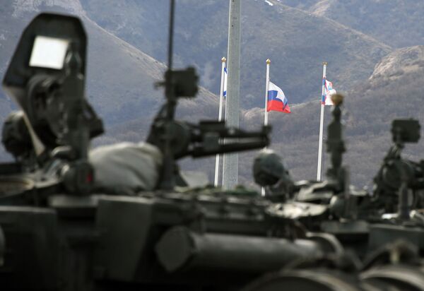 Танки Т-72Б3 на территории отдельной бригады береговой обороны Черноморского флота в Крыму Танки Т-72Б3 на территории отдельной бригады береговой обороны Черноморского флота в Крыму