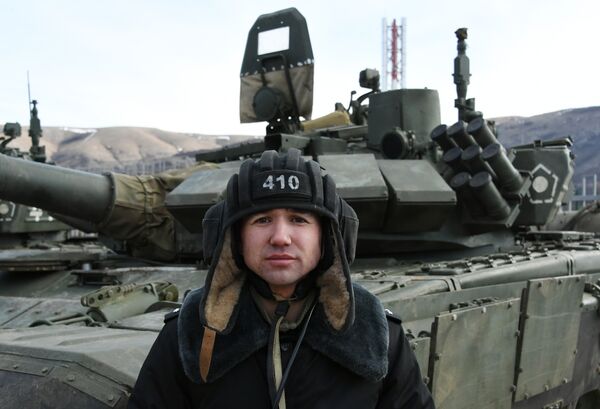 Командир третьего взвода первой танковой роты лейтенант Николай Колеев Командир третьего взвода первой танковой роты лейтенант Николай Колеев