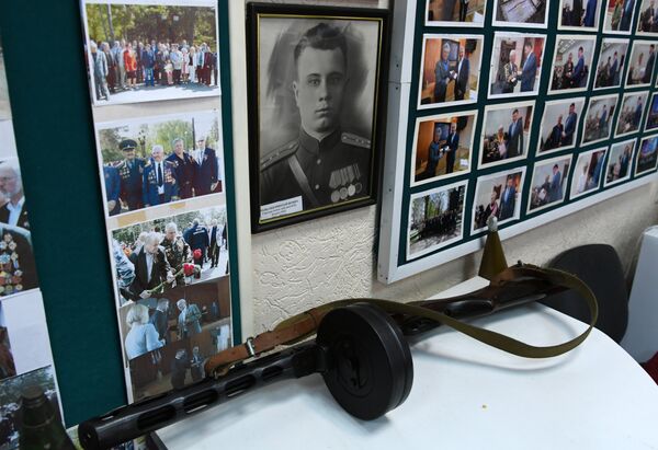 Экспонаты комнаты истории в МВД по Республике Крым Экспонаты комнаты истории в МВД по Республике Крым