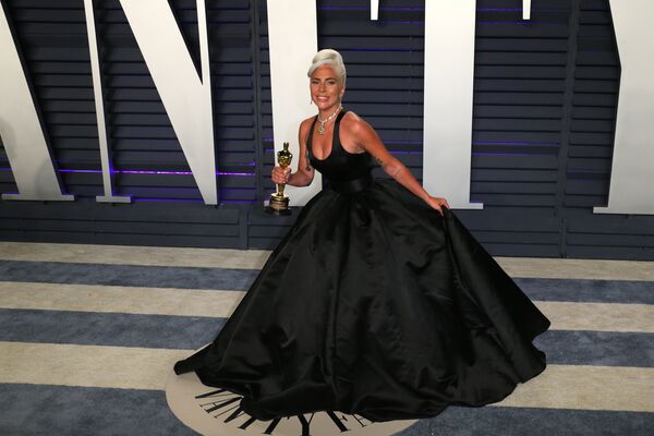 Певица Леди Гага c наградой Оскар