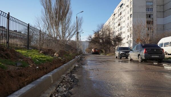 Требующая ремонта улица в Севастополе
