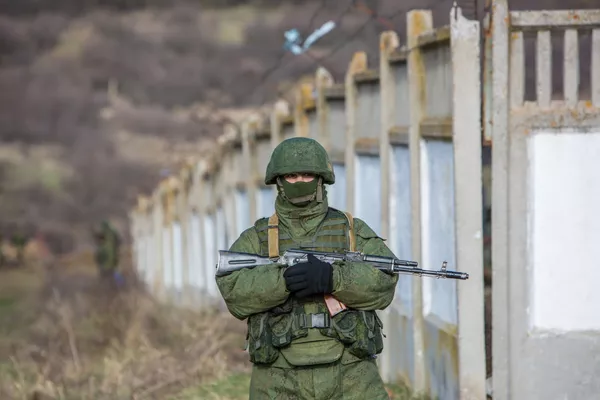 Военные в поселке Перевальное под Симферополем Военные в поселке Перевальное под Симферополем