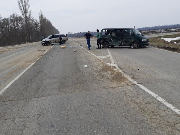 Авария с участием двух микроавтобусов в Кировском районе Крыма Авария с участием двух микроавтобусов в Кировском районе Крыма