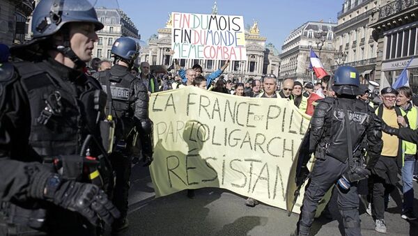 Акция протеста желтых жилетов в Париже