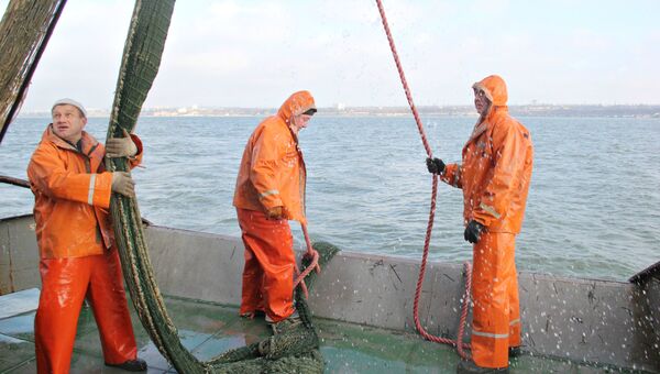 Моряки на сейнере Такиль в Азовское море