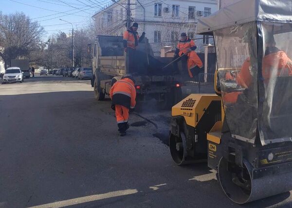 Ямочный ремонт дороги в Симферополе Ямочный ремонт дороги в Симферополе