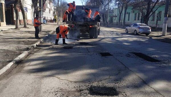 Ямочный ремонт дороги в Симферополе