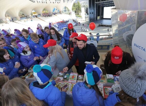 В Артеке проходит Всероссийская книжная ярмарка образовательной и художественной литературы для детей В Артеке проходит Всероссийская книжная ярмарка образовательной и художественной литературы для детей
