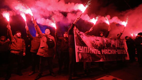 Участники акции против полицейского произвола Бандера, вставай! у здания МВД в Киеве