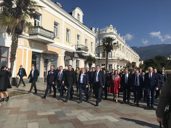 Новости ялты сегодня. Путин в Ялте. Делегация в Ялте. Приезд француз Крым Ялта. Английская делегация в Ялте.