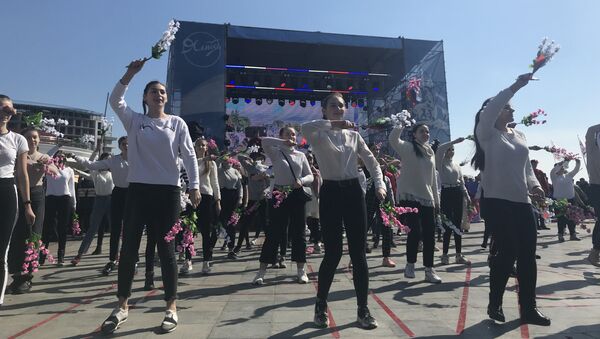 Танцевальный флешмоб в Ялте в рамках празднования годовщины Крымской весны. 16 марта 2019