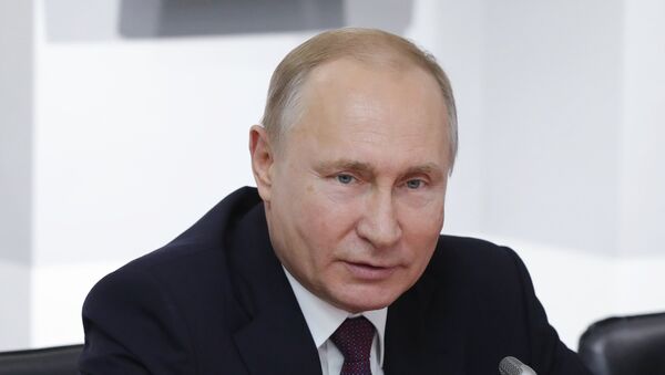 Президент РФ Владимир Путин во время встречи в Симферополе с представителями общественности Франции. 18 марта 2019