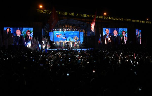 Президент России Владимир Путин на праздничном концерте в Симферополе, приуроченном к пятой годовщине воссоединения Крыма с Россией Президент России Владимир Путин на праздничном концерте в Симферополе, приуроченном к пятой годовщине воссоединения Крыма с Россией
