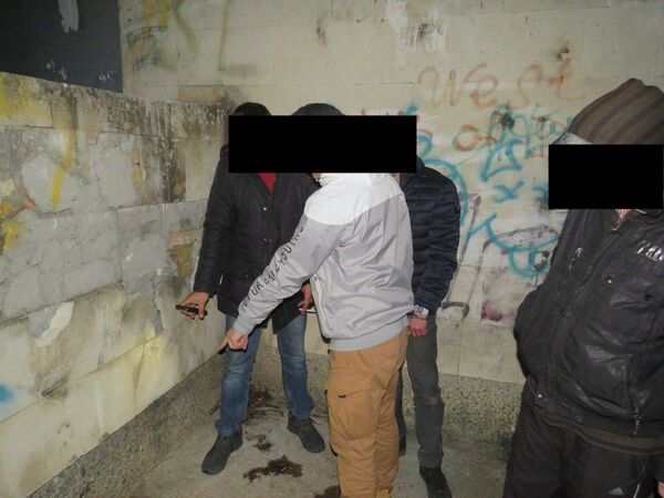 В Саках задержаны двое мужчин, подозреваемых в сбыте наркотиков В Саках задержаны двое мужчин, подозреваемых в сбыте наркотиков