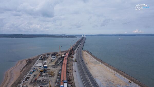 Строители собрали все пролетные строения железнодорожной части Крымского моста