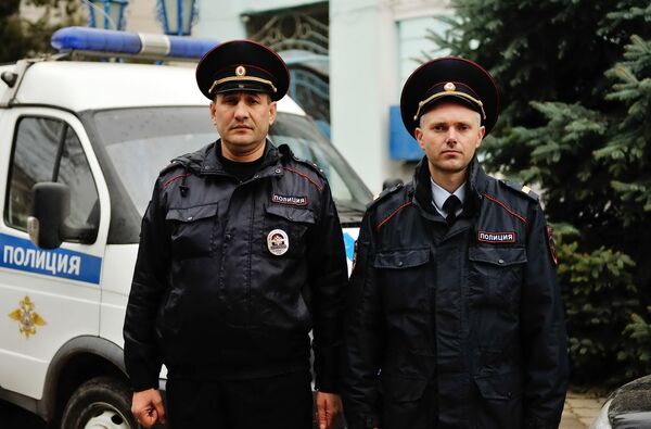 Полицейских из Евпатории - Расима Алимова и Сергея Попова - наградили за спасение людей из горящей квартиры Полицейских из Евпатории - Расима Алимова и Сергея Попова - наградили за спасение людей из горящей квартиры