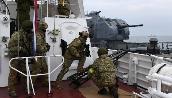 Совместные учения крымских пограничников с авиацией ФСБ и Черноморским флотом