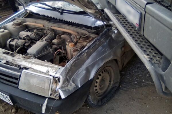 В Ленинском районе произошло ДТП с участием легкового и грузового автомобилей В Ленинском районе произошло ДТП с участием легкового и грузового автомобилей