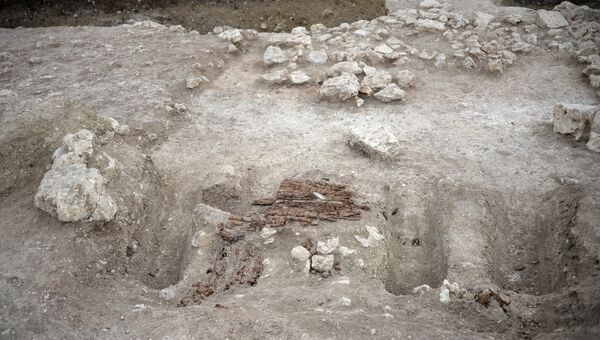 Остатки деревянных конструкций, обнаруженные при раскопках четвертого бастиона в Севастополе