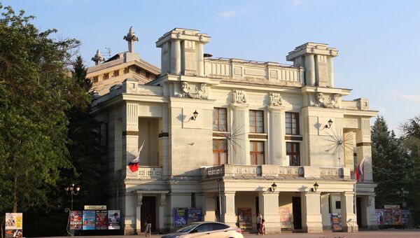 Театр им. Пушкина в Евпатории