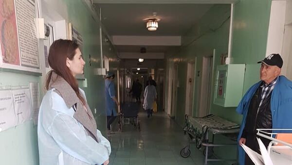 В коридоре Керченской городской больницы №1