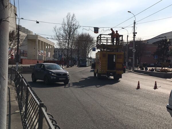 В центре Симферополя остановились троллейбусы В центре Симферополя остановились троллейбусы