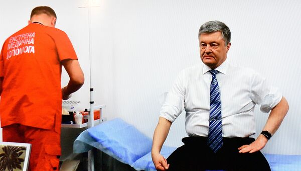 Трансляция сдачи крови кандидата в президенты Украины Петра Порошенко в медпункте стадиона Олимпийский