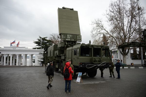 Радиолокационная станция всевысотного обнаружения на выставке вооружений ПВО в Севастополе Радиолокационная станция всевысотного обнаружения на выставке вооружений ПВО в Севастополе