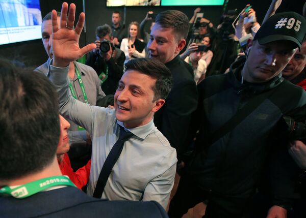 Кандидат в президенты Украины, актер Владимир Зеленский в своем избирательном штабе в Киеве Кандидат в президенты Украины, актер Владимир Зеленский в своем избирательном штабе в Киеве