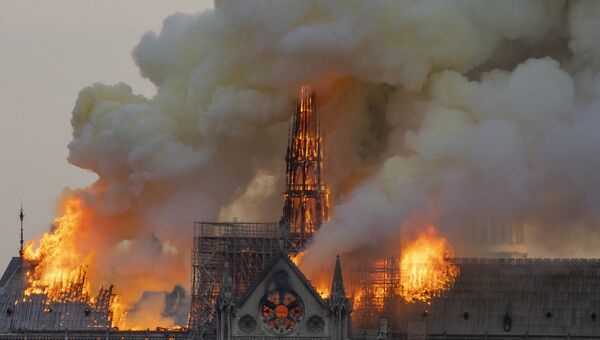 Пожар в соборе Парижской Богоматери