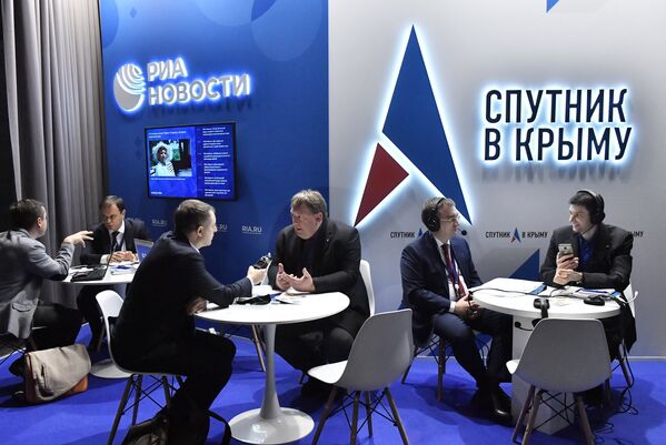 Стенды МИА Россия Сегодня и Спутник в Крыму на Ялтинском международном экономическом форуме