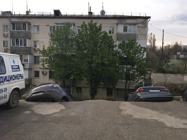 В Севастополе обвалилась парковка В Севастополе обвалилась парковка