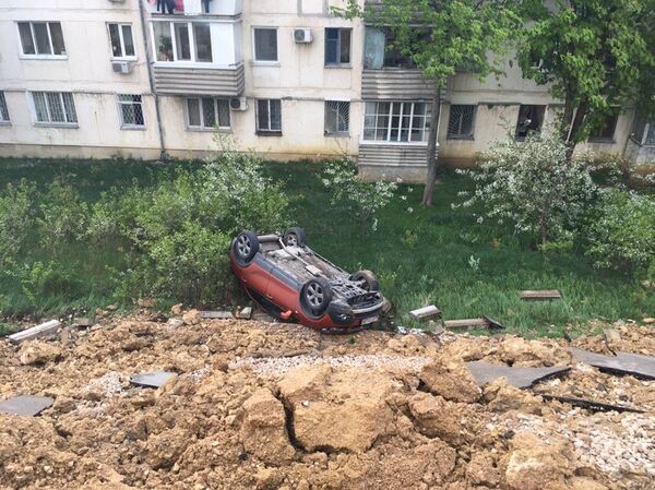 В Севастополе обвалилась парковка В Севастополе обвалилась парковка